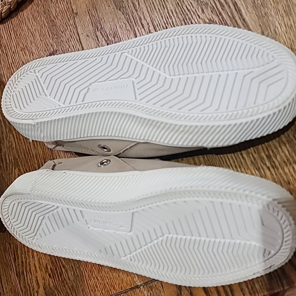 Cariuma Suede Sneakers Beige New - Picture 5 of 8